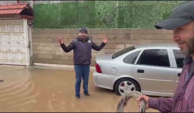 Hatay'da Dolu ve Sağanak Yağış Sonrası Sel Olayı Yaşandı