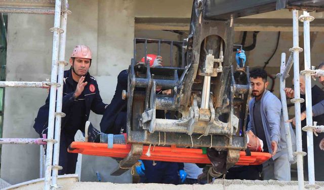 İnşaat iskelesinden düşen işçi hastaneye kaldırıldı