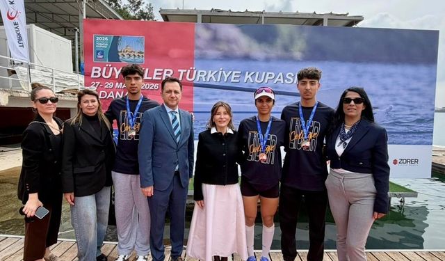 İstanbul Lider Koleji, Büyükler Türkiye Kupası Kürek Yarışları'ndan 3 madalya ile ayrıldı