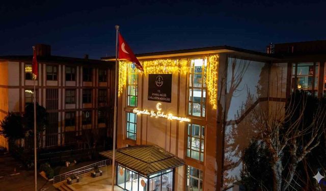 İstanbul'da Bu Yıl Ramazan, Okulların Dış Cephelerini de Aydınlattı