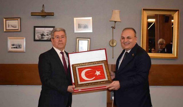 İzmir BAM Cumhuriyet Başsavcısı Arapoğlu'na Veda Töreni Düzenlendi