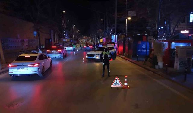 Kadıköy'de Gece Denetimleri: 1,2 Milyon TL Cezaya ve 159 Araç Trafikten Men