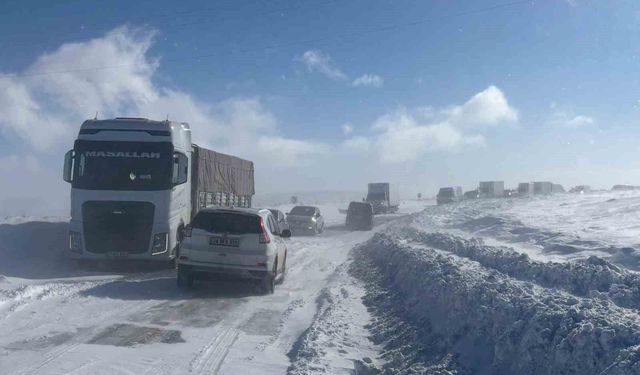 Kar ve Tipi Ulaşımı Olumsuz Etkiledi