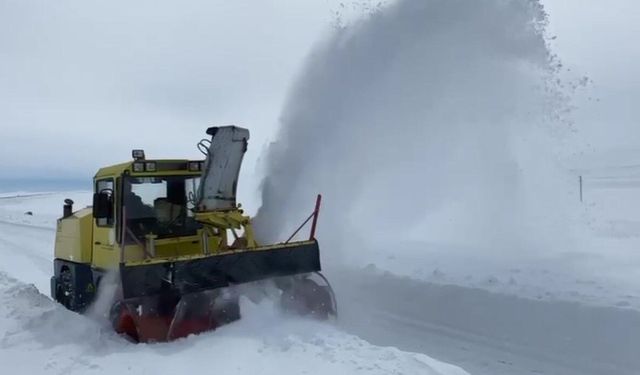 Kars'ta 25 köy yolu kapandı, ekipler seferber oldu