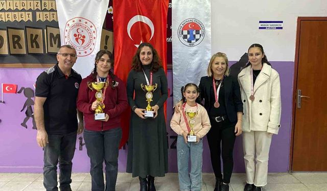 Kars'ta Kadınlar Satranç İl Şampiyonası Sona Erdi