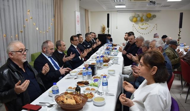 Kaymakam Güldoğan, huzurevi sakinleriyle Ramazan iftarında bir araya geldi