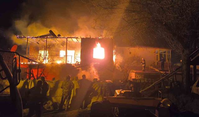 Kayseri'deki yangında engelli kadın yaşamını yitirdi, annesi yaralandı