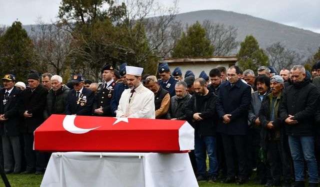 Kıbrıs Gazisi Selahattin Akmes, ebedi istiratgahına uğurlandı