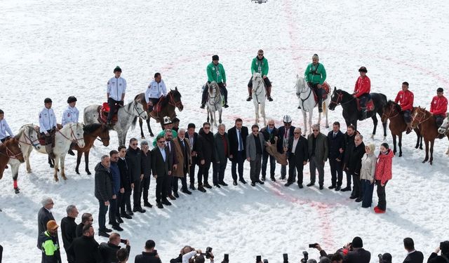 Kökbörü ve Kızak Şampiyonası Erciyes'te 5 Bin Kişiyi Ağırladı