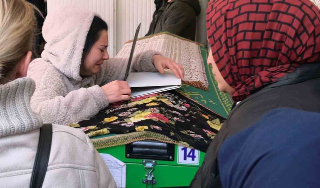 Küçük Öykü, gözyaşlarıyla son yolculuğuna uğurlandı