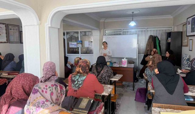 Kur'an Kurslarında Sağlık Eğitimleri Yapılıyor