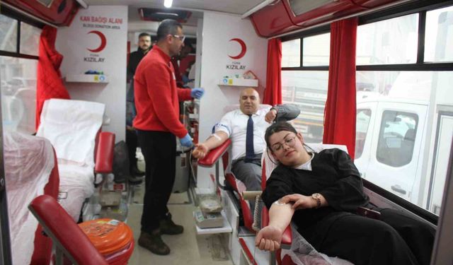 Malazgirt'te Kan Bağışı Etkinliğine Büyük Katılım