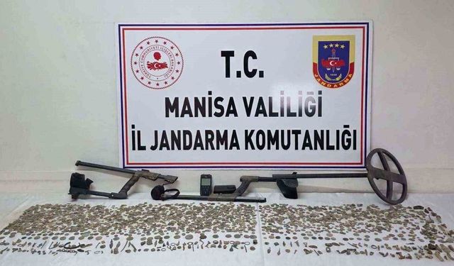 Manisa'da 2.580 sikke ve 235 tarihi eser ele geçirildi
