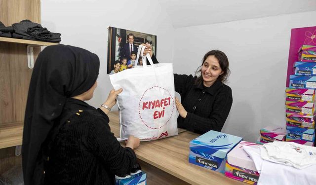 Mersin'de Düşük Gelirli Ailelerin Çocuklarına Bayram Kıyafeti Desteği