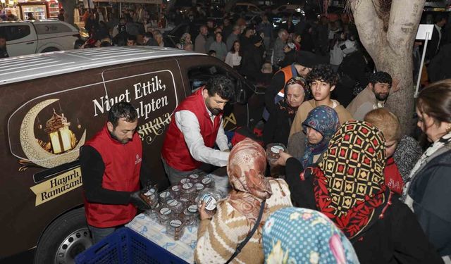 Mersin'de Kadir Gecesi'nde 10 bin lokma dağıtımı yapıldı