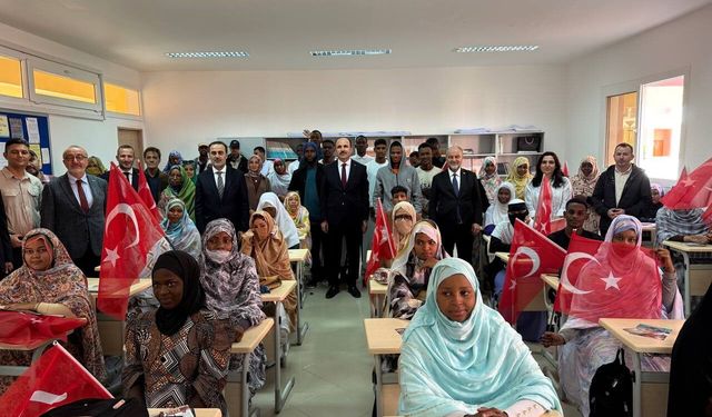 Moritanya'da Türkoloji Eğitimi Alan Afrikalı Öğrenciler UCLG Başkanı Altay'ı Coşkuyla Ağırladı