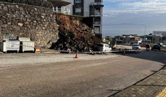 Mudanya'da Şiddetli Yağış İle İniş Duvarı Yıkıldı