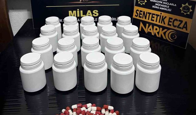 Muğla'da Narkotik ekipleri, uyuşturucu ticareti yapan bir kişiyi yakaladı; bin 117 adet sentetik ecza ele geçirildi.