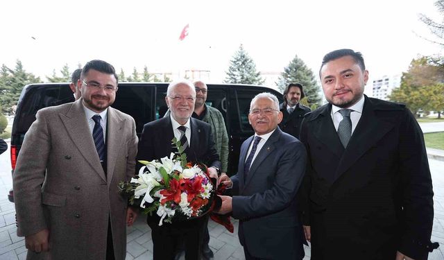 Mustafa Elitaş, Başkan Büyükkılıç'ı Ziyaret Etti