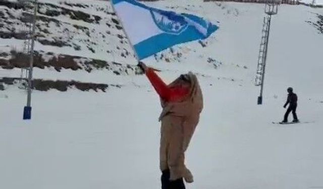 Palandöken Zirvesinde Ehram ve Erzurumspor Bayrağıyla Kayak Keyfi