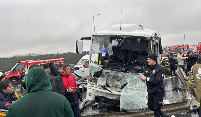 Başakşehir'de Polis Servisi Kaza Yaptı: 1 Şehit, 16 Polis Yaralı