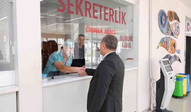 Rektör Altun, Hastane Çalışanlarını Ziyaret Etti