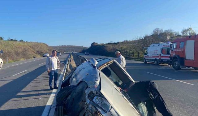 Sakarya'da kontrolden çıkan araçta iki kişi yaralandı