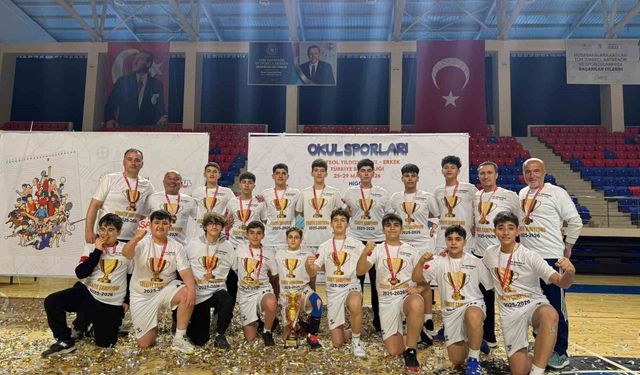 Salihli Hentbol Takımı Türkiye Şampiyonu Oldu