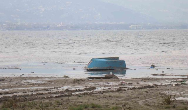 Sapanca Gölü'ndeki Yağışlar Su Seviyesini Artırdı, Ancak Tehlike Sürüyor
