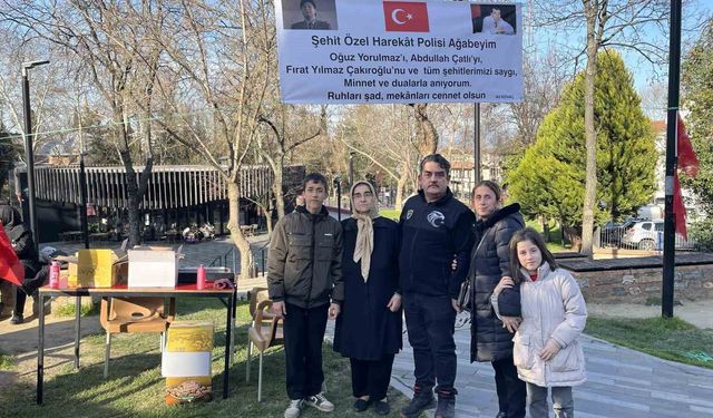 Şehitler için mevlit şekeri dağıttı