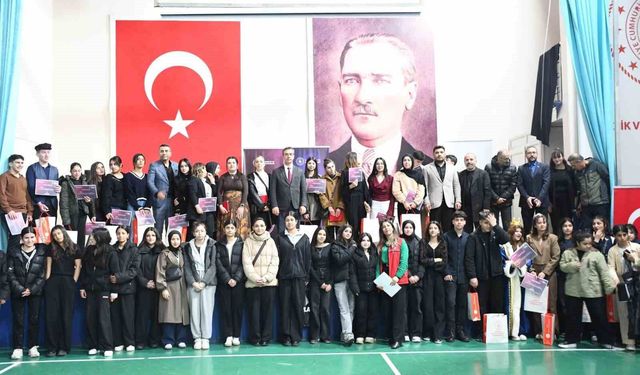 Şırnak'ta Genç Yetenekler Tiyatro Yarışmasında Sahne Aldı