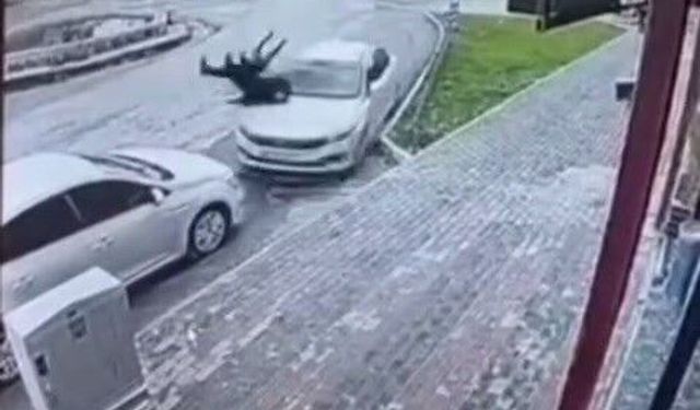 Şırnak'ta yaya geçidine otomobil çarptı: 2 yaralı