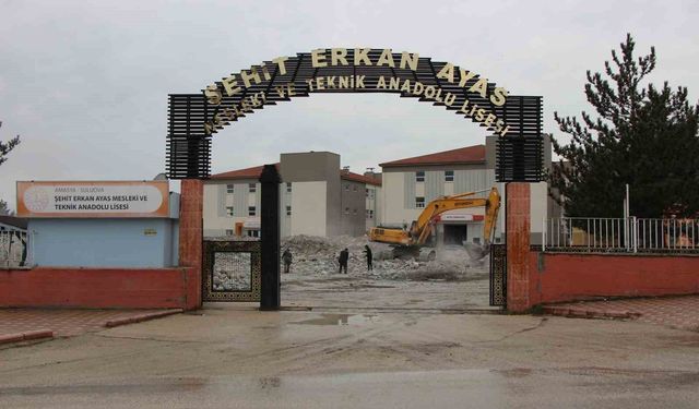 Suluova'da 40 Yıllık Okulun Yerine Mesleki Eğitim Merkezi İnşa Ediliyor