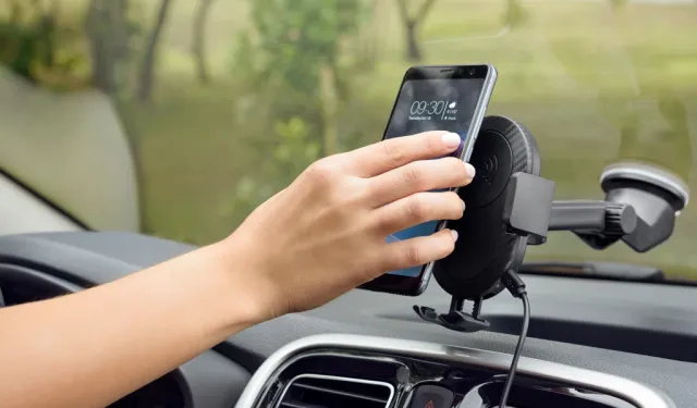 Araba Camında Telefon Tutucu Yasaklandı! Cezası 21 Bin Lira