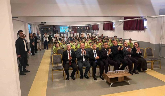 Tepebaşı'nda çocukların ellerinden büyük sergi: 'Kitaplarla Gelişen Gelecek'