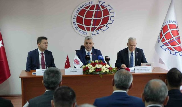 Ticaret Bakanı Bolat: 'Kuzey ve güneyimizdeki çatışmalar arasında Türkiye kendini korumayı başardı'