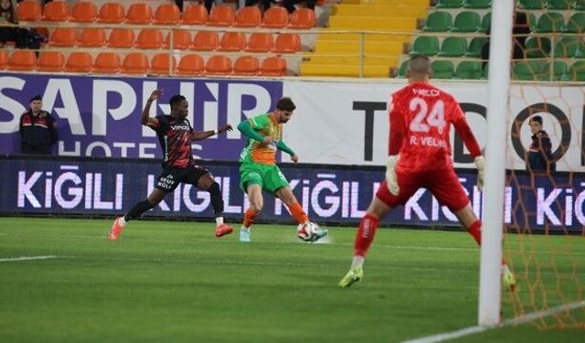 Trendyol Süper Lig: Corendon Alanyaspor: 0 - Gençlerbirliği: 0 (İlk Devre)