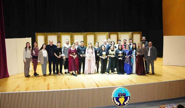 Turgutlu'da tiyatro ve çocuk festivali büyük ilgi topladı