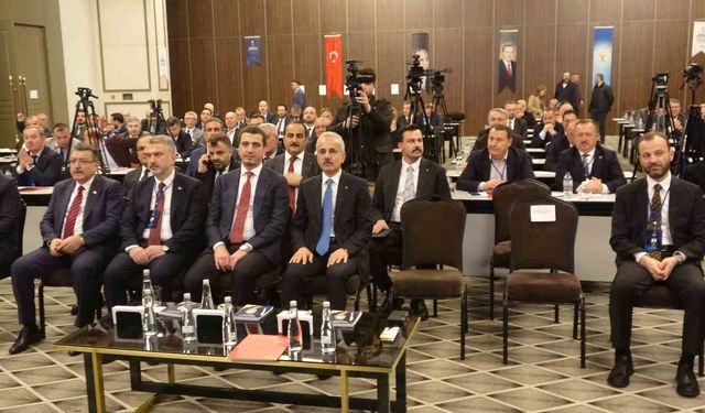 Ulaştırma ve Altyapı Bakanı Uraloğlu: 'Karadeniz'e Demiryolu Samsun'dan Sarp'a Ulaşacak'