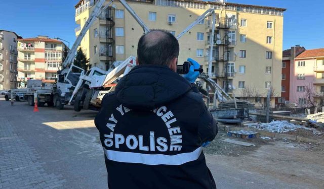 Uşak'ta Beton Pompası Devrildi: Altında Kalan İşçi Hayatını Kaybetti