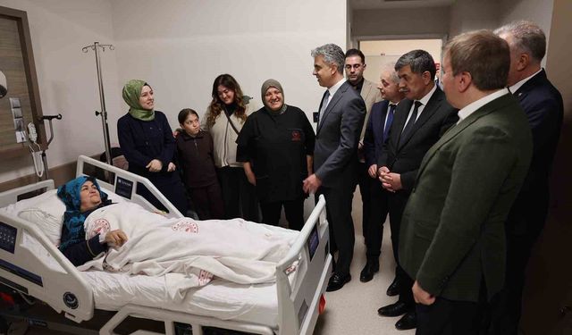 Vali Aydoğdu, hastaları ziyaret etti