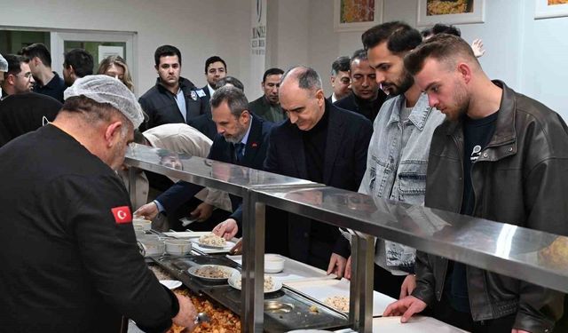 Vali Özkan, Manisa CBÜ Öğrencileriyle İftar Yemeğinde Buluştu