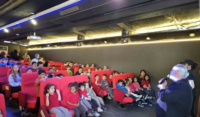 300 öğrenci sinemada buluştu
