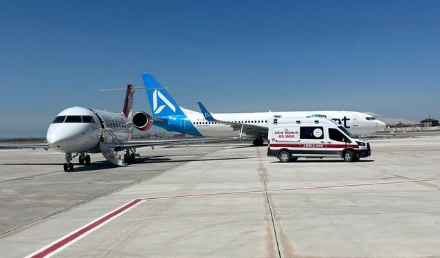 Ambulans uçak Van'dan Ankara'ya iki çocuk hasta taşıdı