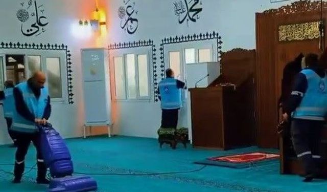 Antakya'daki ibadethanelerde temizlik faaliyetleri devam ediyor