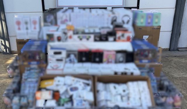 Antalya'da 3,5 Milyon Liralık Kaçak Elektronik Ürün ve Oyuncak Yakalandı