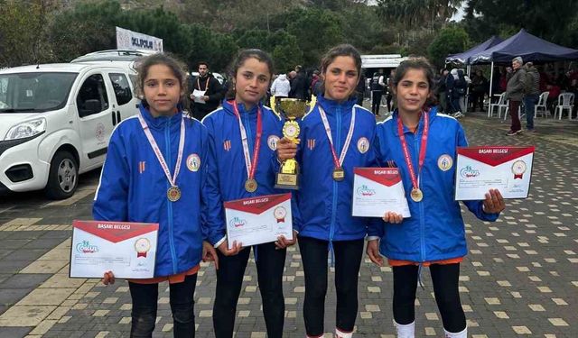 Atletizmde tarihi başarı: 4 kız kardeş bir arada kürsüde