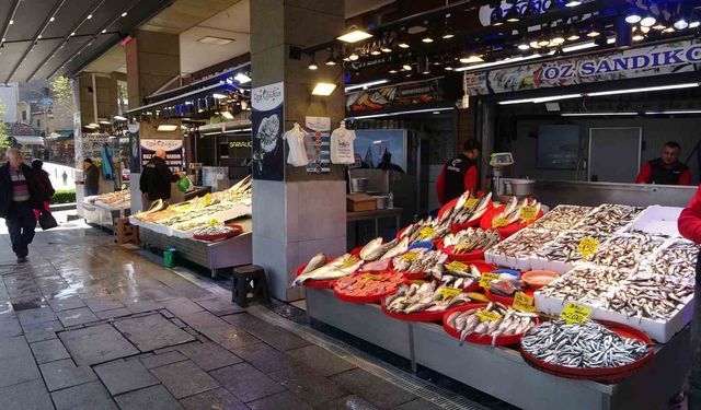 Av yasağının başlamasıyla tezgahlar kültür balıklarıyla doldu
