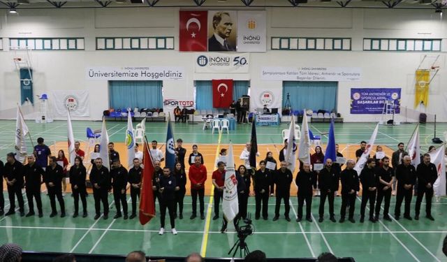 Badminton müsabakaları İnönü Üniversitesi'nde başladı