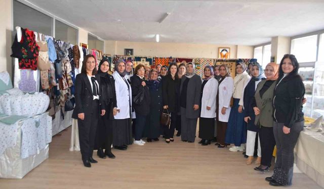 Bulanık'ta kadınların emekleri sergilendi